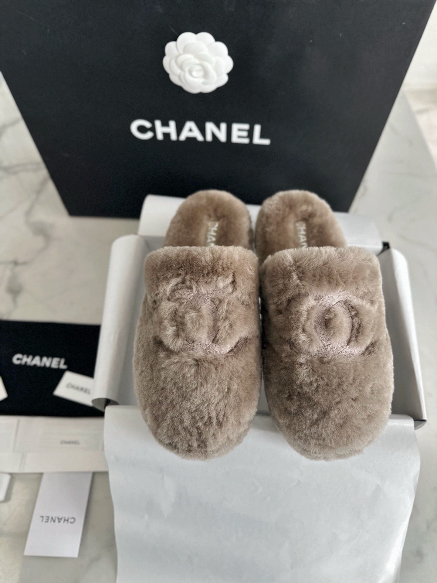 샤넬 퍼 슬리퍼