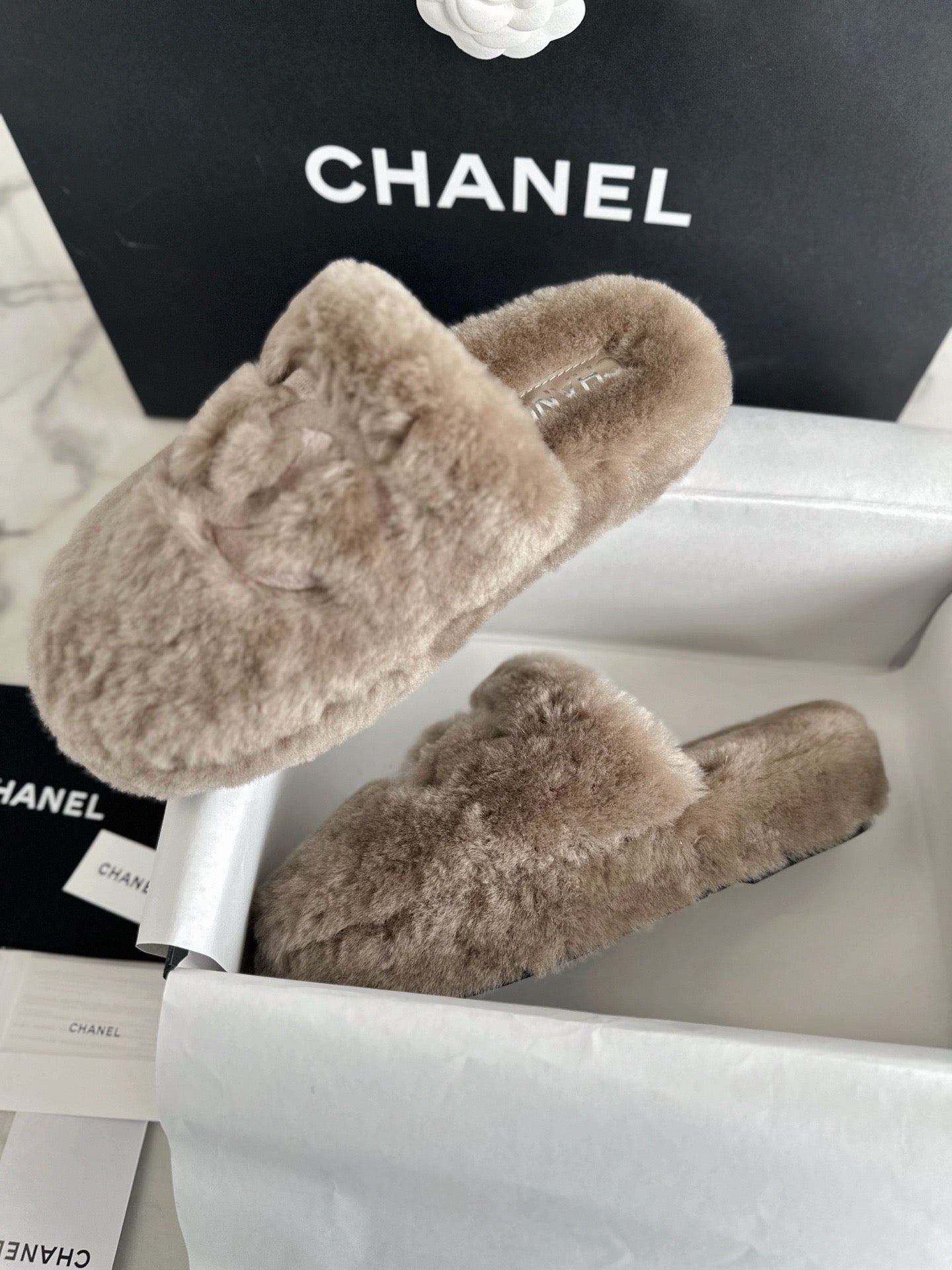 샤넬 퍼 슬리퍼