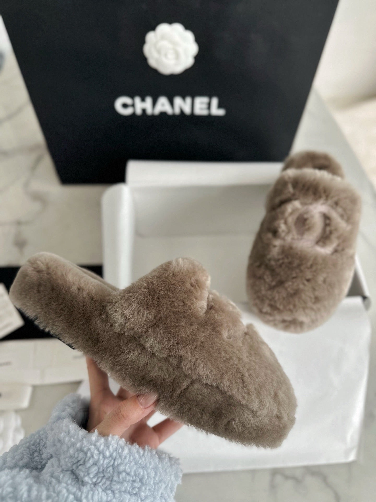 샤넬 퍼 슬리퍼