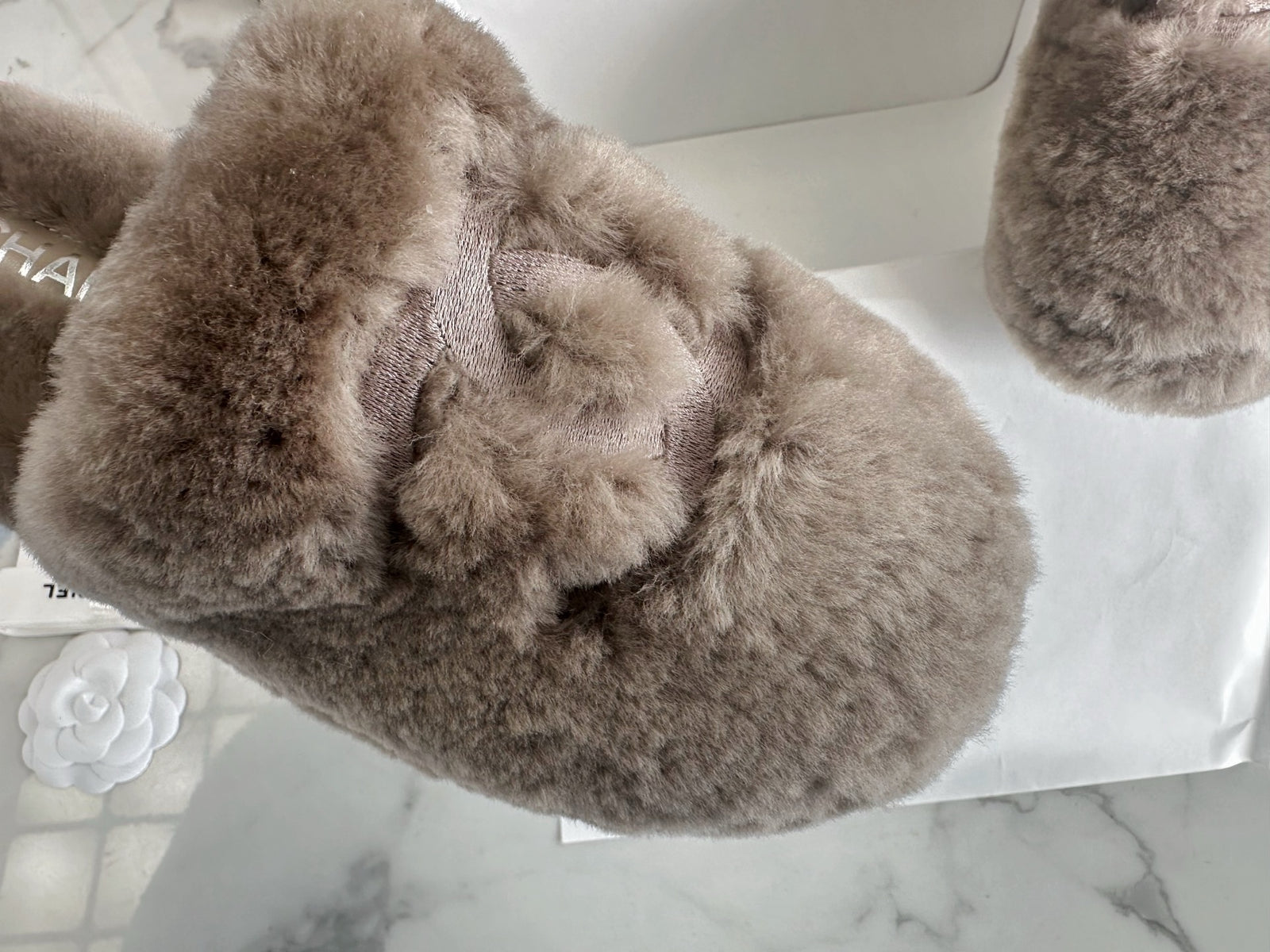 샤넬 퍼 슬리퍼