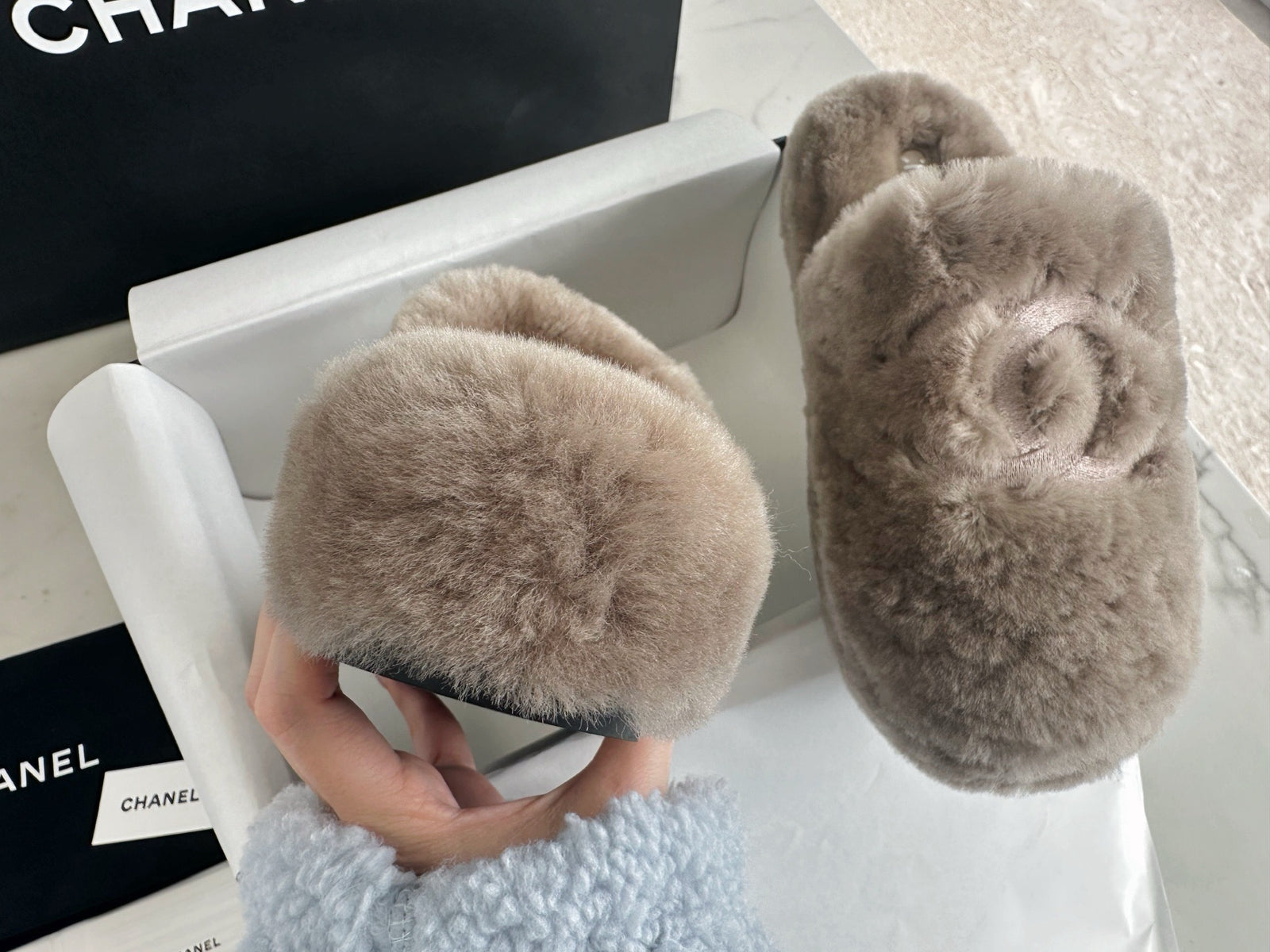 샤넬 퍼 슬리퍼