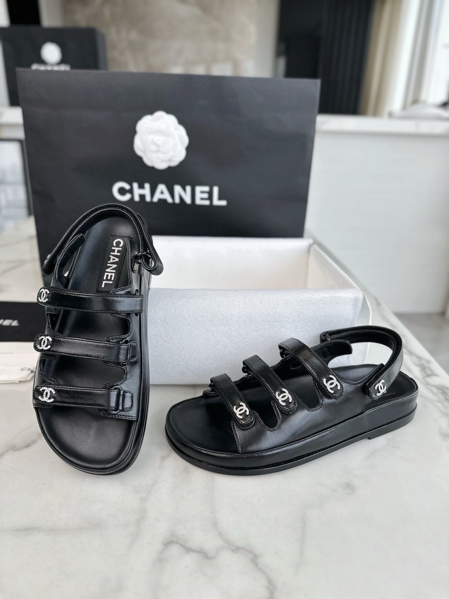 샤넬 크루즈 트리플 벨크로 샌들