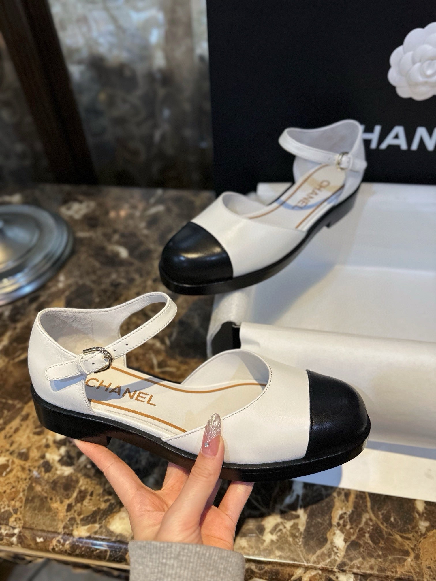 샤넬 메리제인 스트랩 샌들 플랫