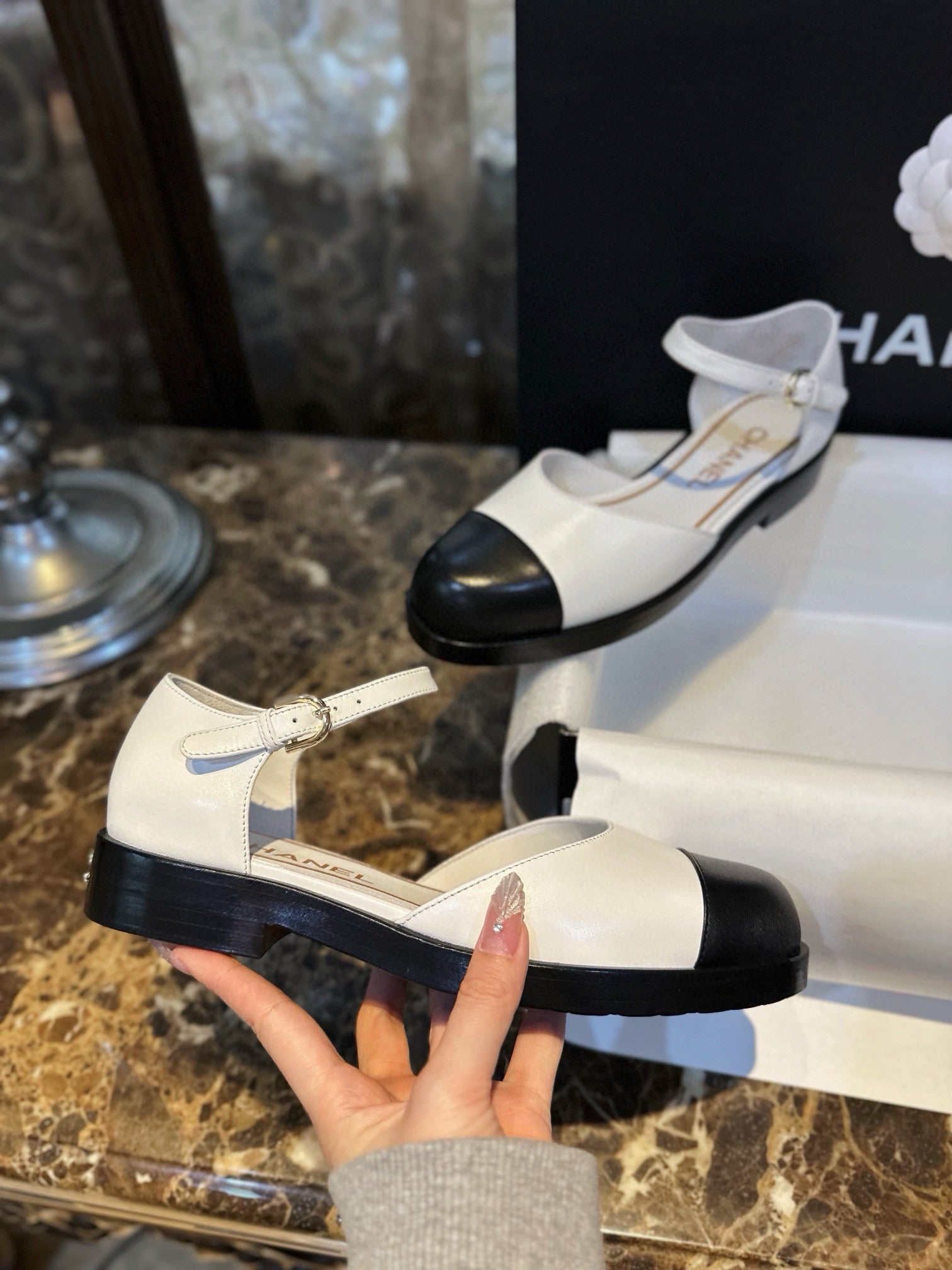 샤넬 메리제인 스트랩 샌들 플랫