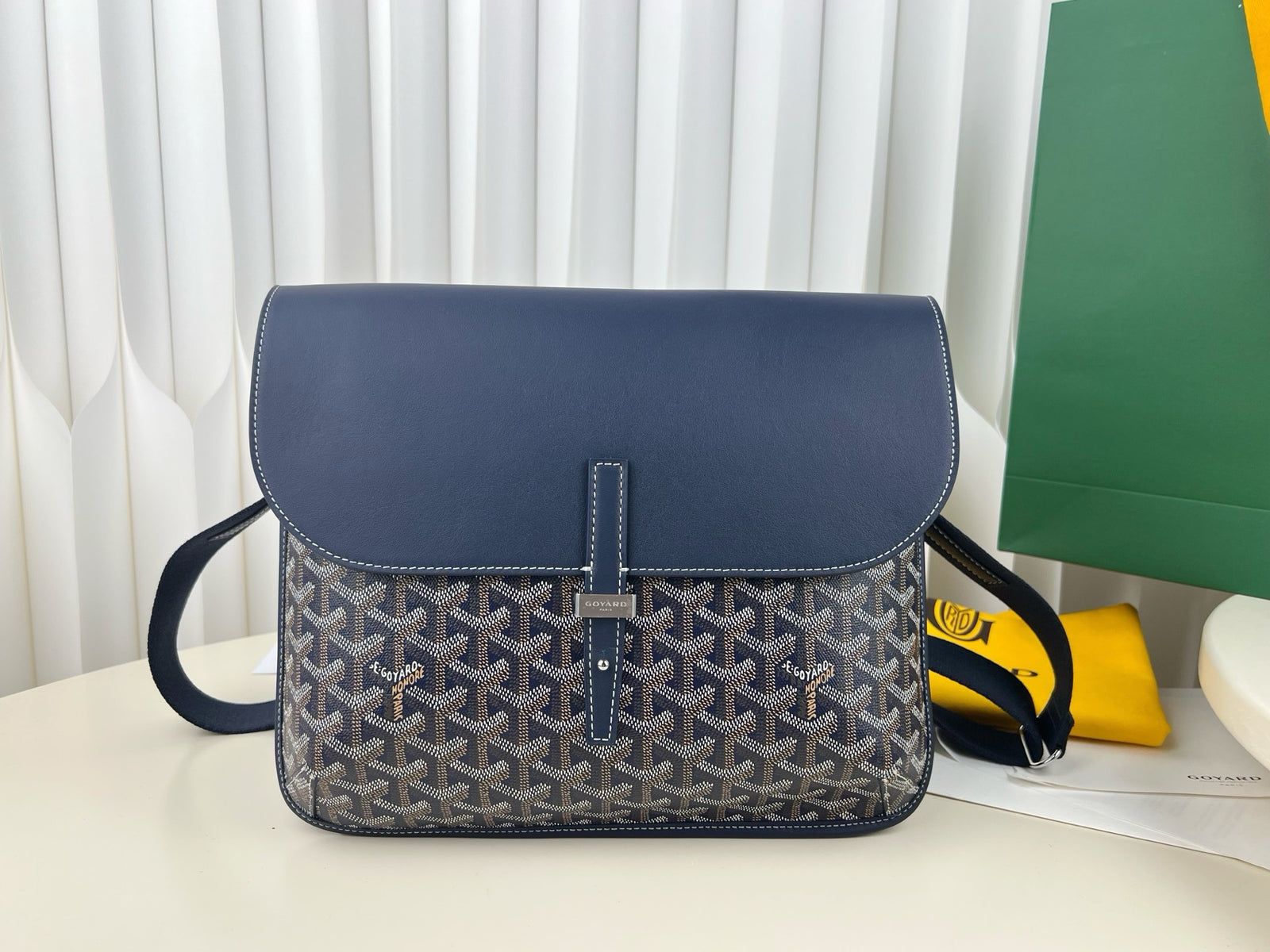 고야드 쿠르지에 메신저백