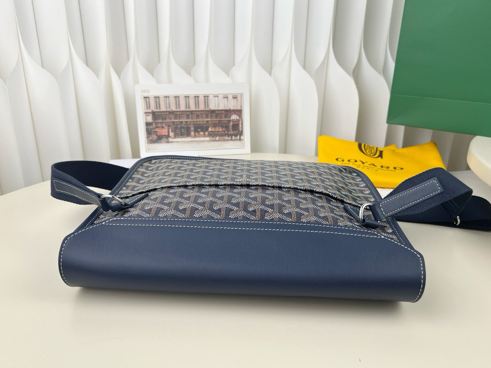 고야드 쿠르지에 메신저백