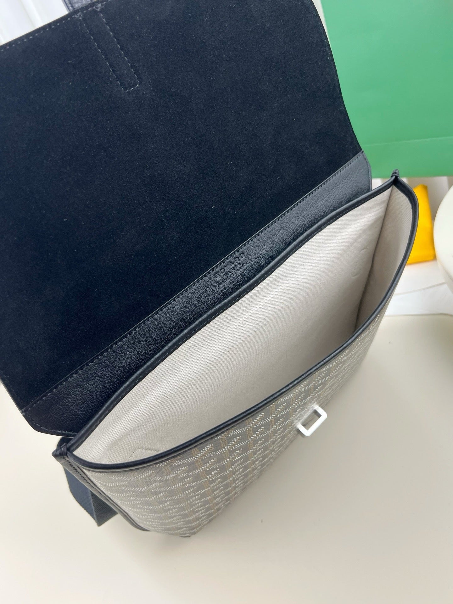 고야드 쿠르지에 메신저백 (블랙)