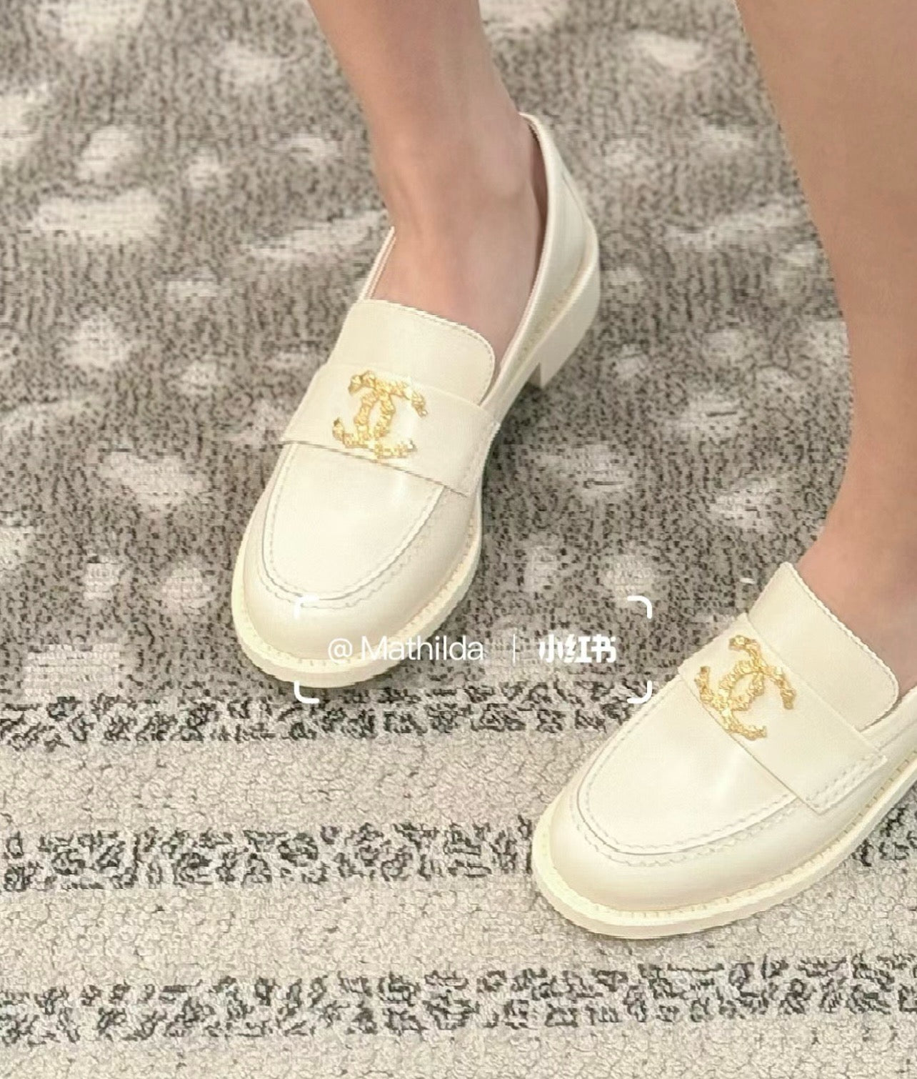 샤넬 24SS 까멜리아 CC로고 로퍼