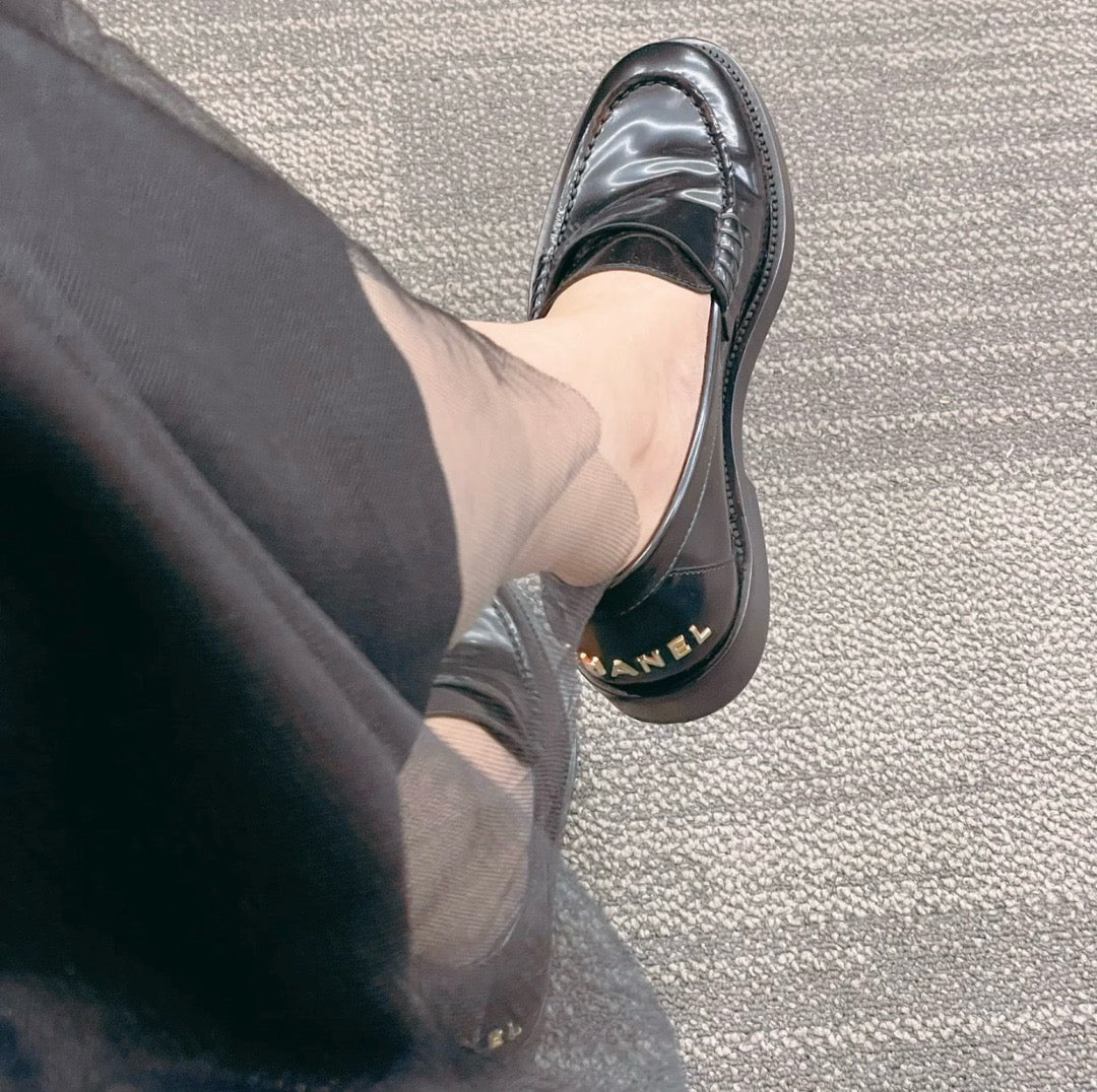 샤넬 백 투 골리지 백로고 로퍼