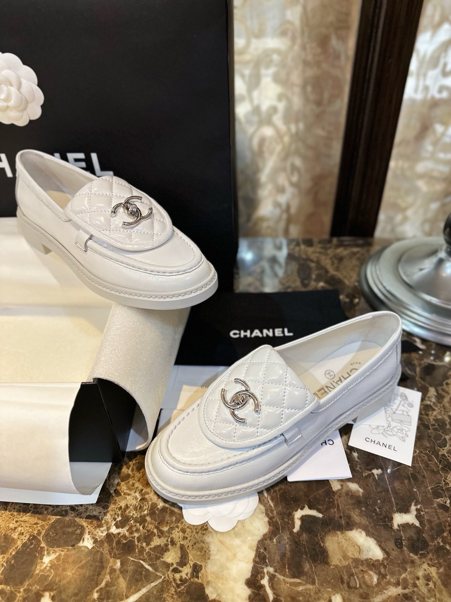 샤넬 퀄팅 CC로고 턴락 로퍼