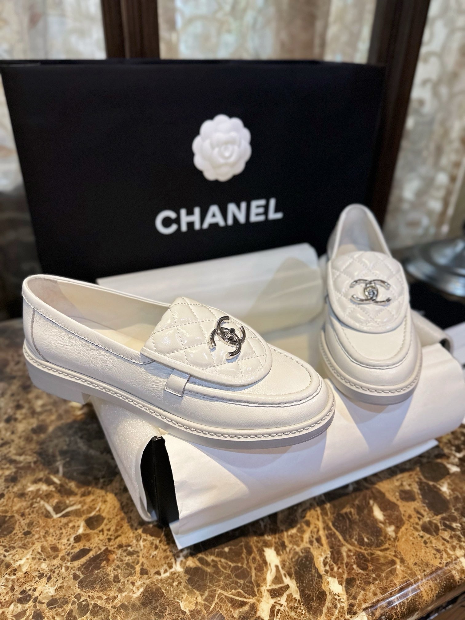 샤넬 퀄팅 CC로고 턴락 로퍼