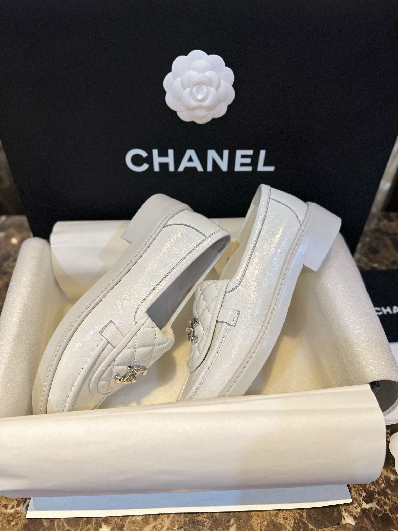 샤넬 퀄팅 CC로고 턴락 로퍼