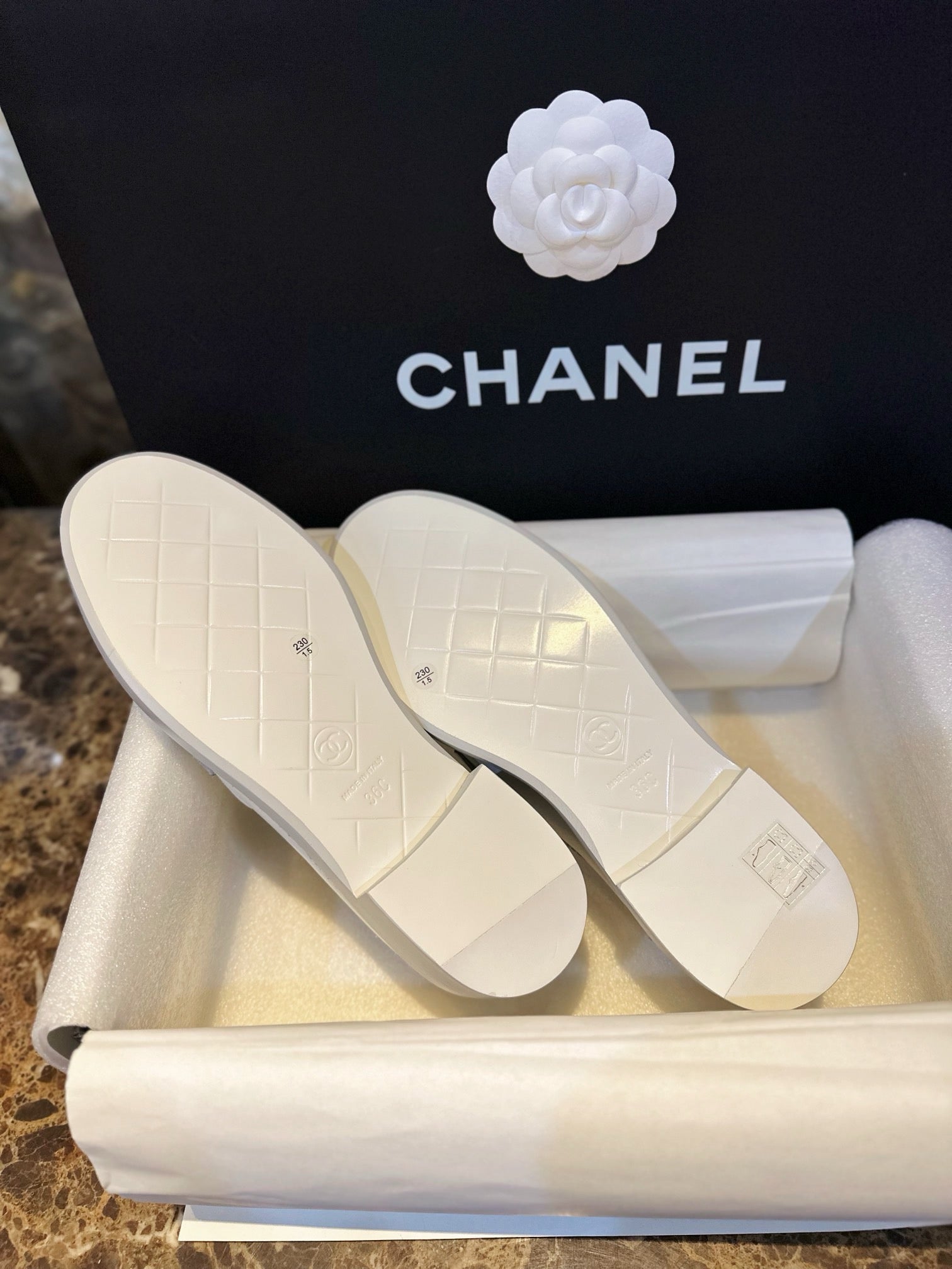 샤넬 퀄팅 CC로고 턴락 로퍼