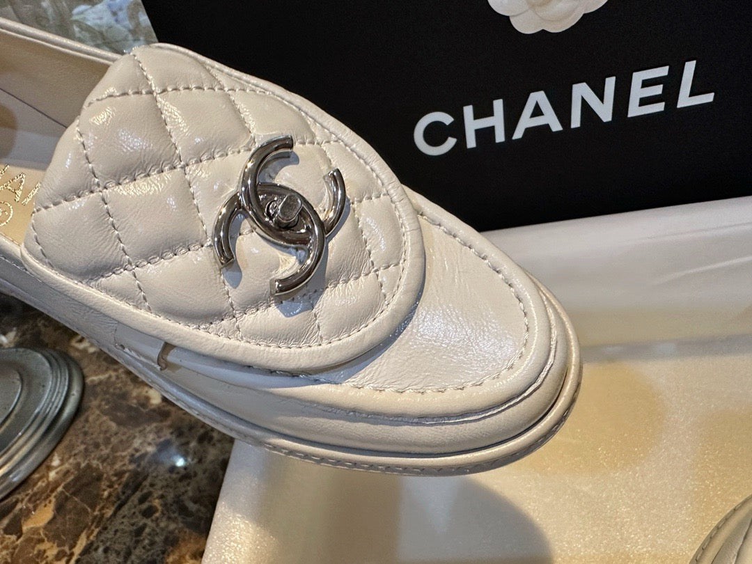 샤넬 퀄팅 CC로고 턴락 로퍼