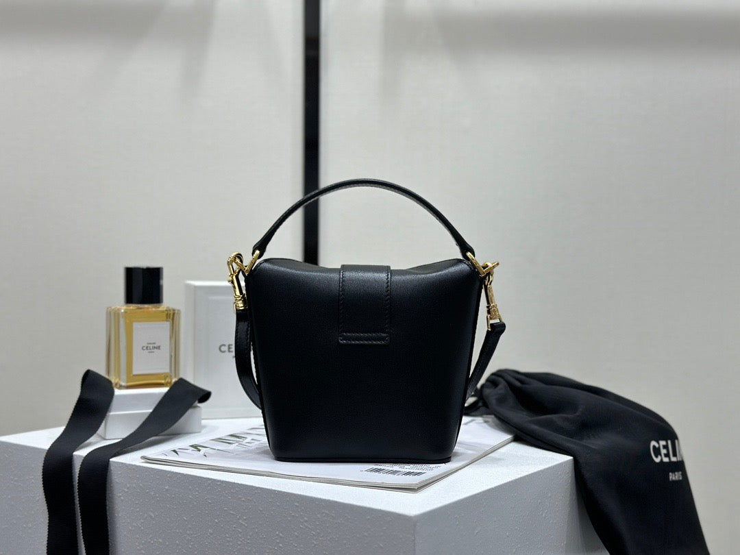 셀린느 트리옹프 버킷백 레더 미니