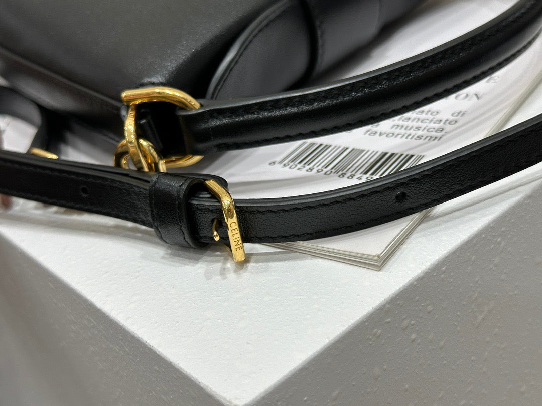 셀린느 트리옹프 버킷백 레더 미니