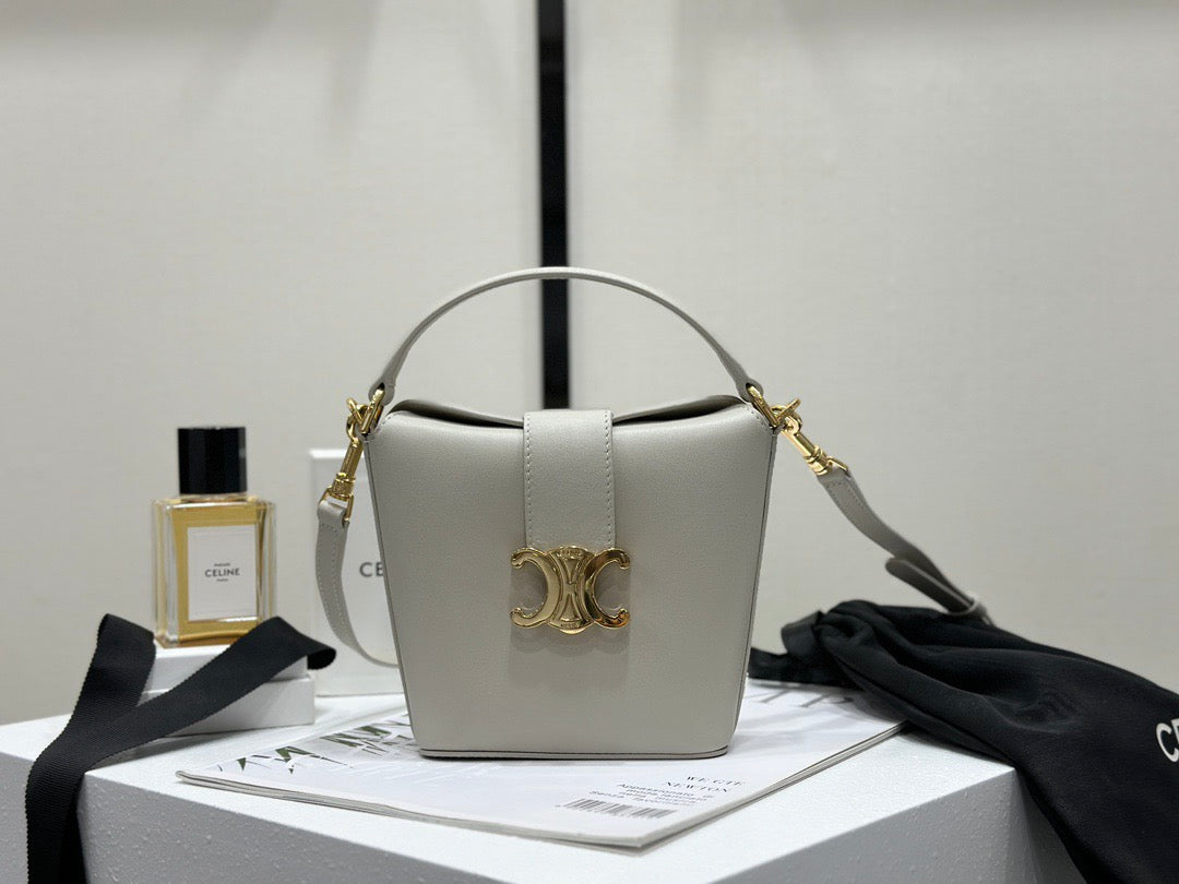 셀린느 트리옹프 버킷백 레더 미니