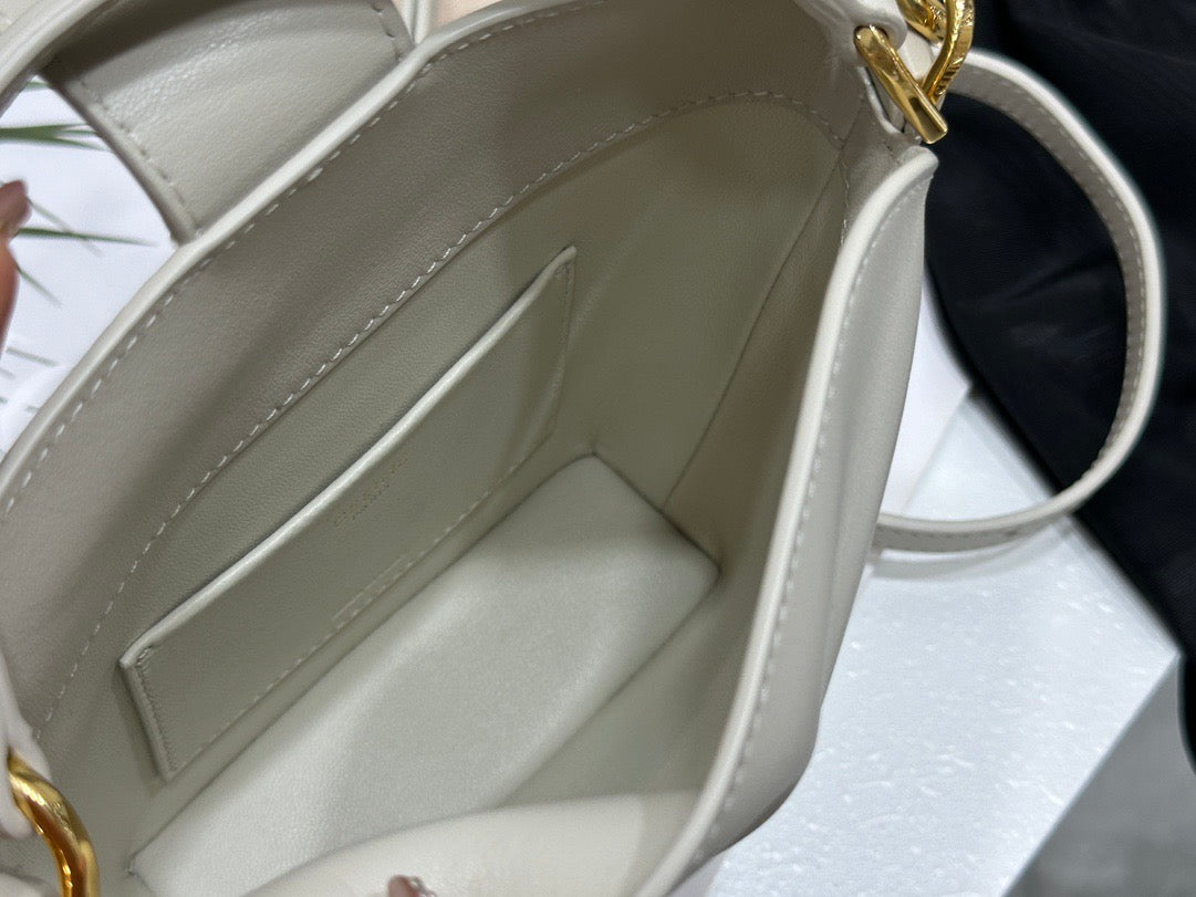 셀린느 트리옹프 버킷백 레더 미니