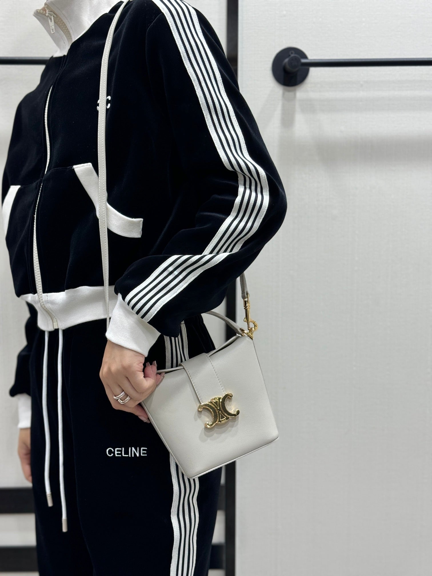 셀린느 트리옹프 버킷백 레더 미니