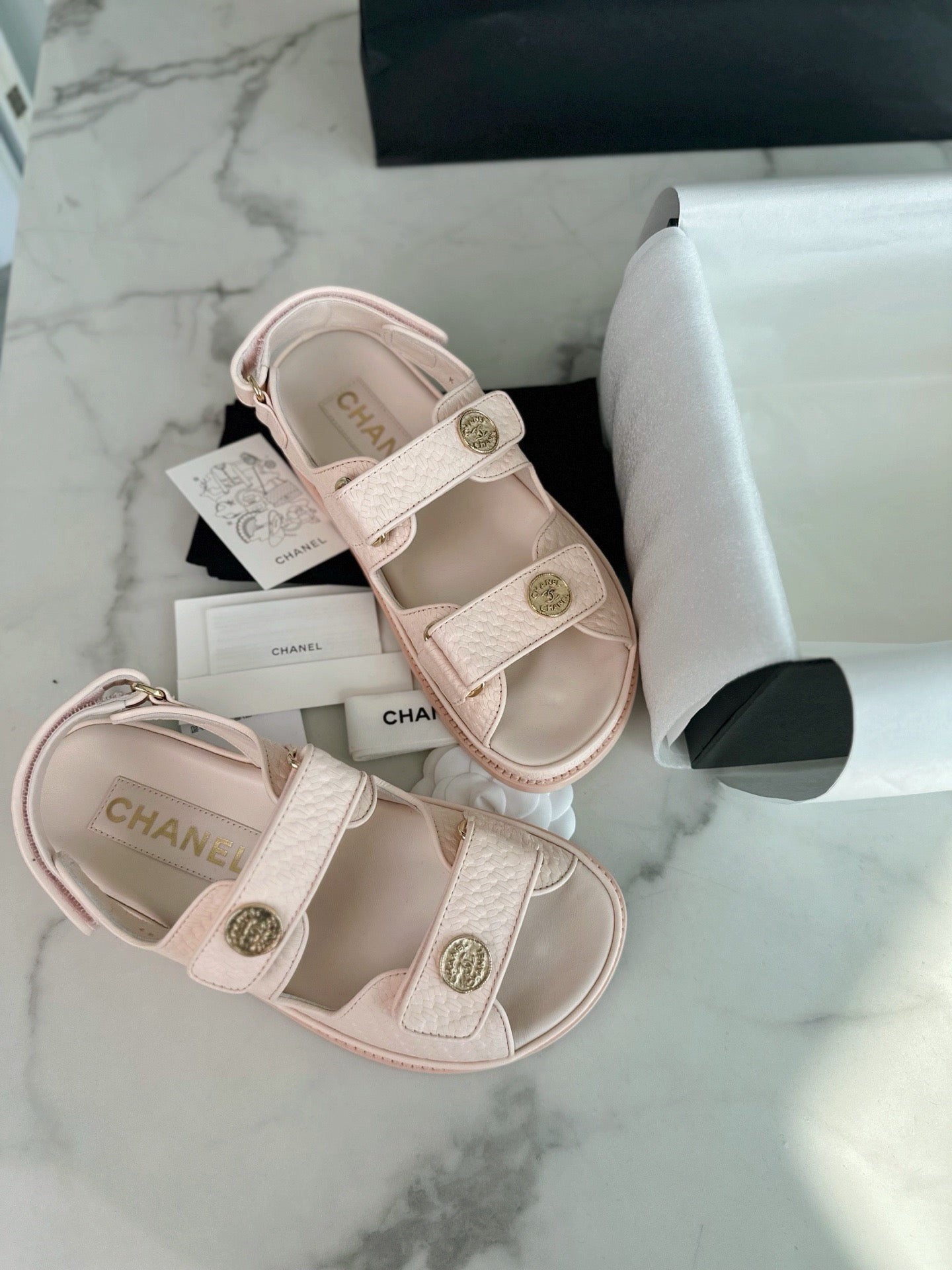 샤넬 CC 버튼 벨크로 샌들