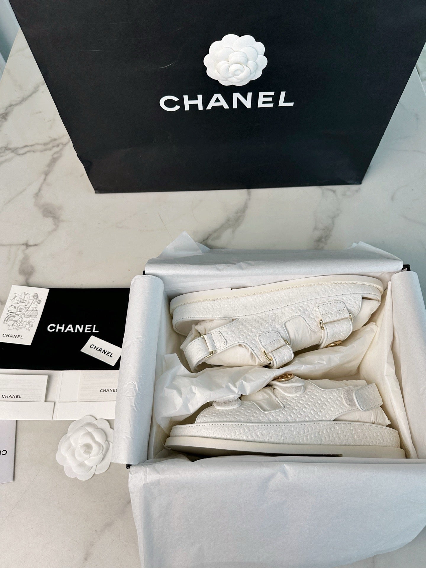 샤넬 CC 버튼 벨크로 샌들