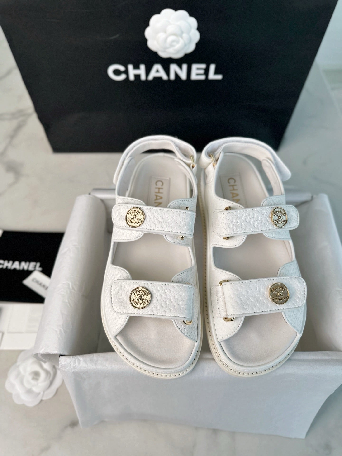 샤넬 CC 버튼 벨크로 샌들