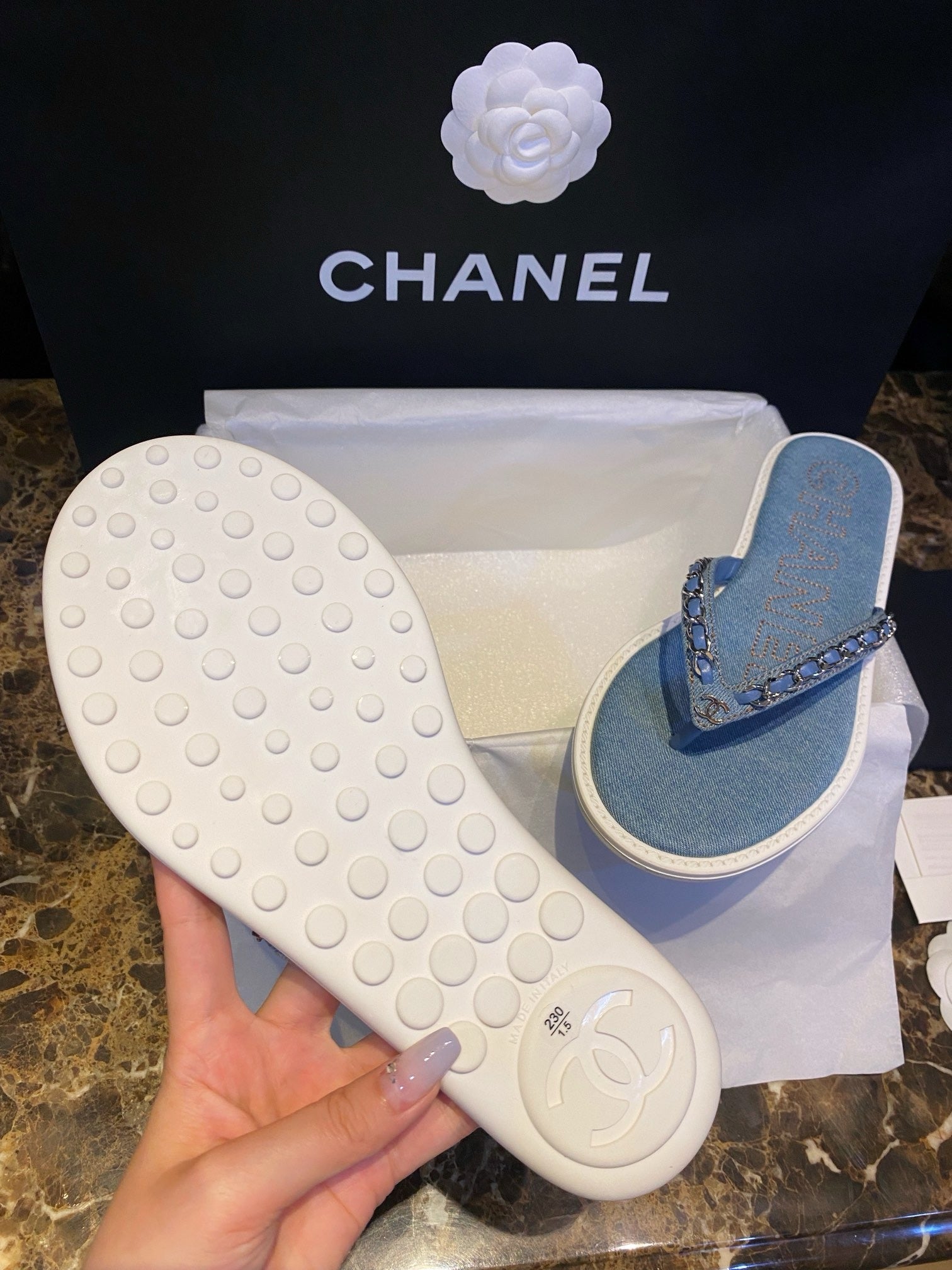 샤넬 CC 로고 체인 데님 플립플랍