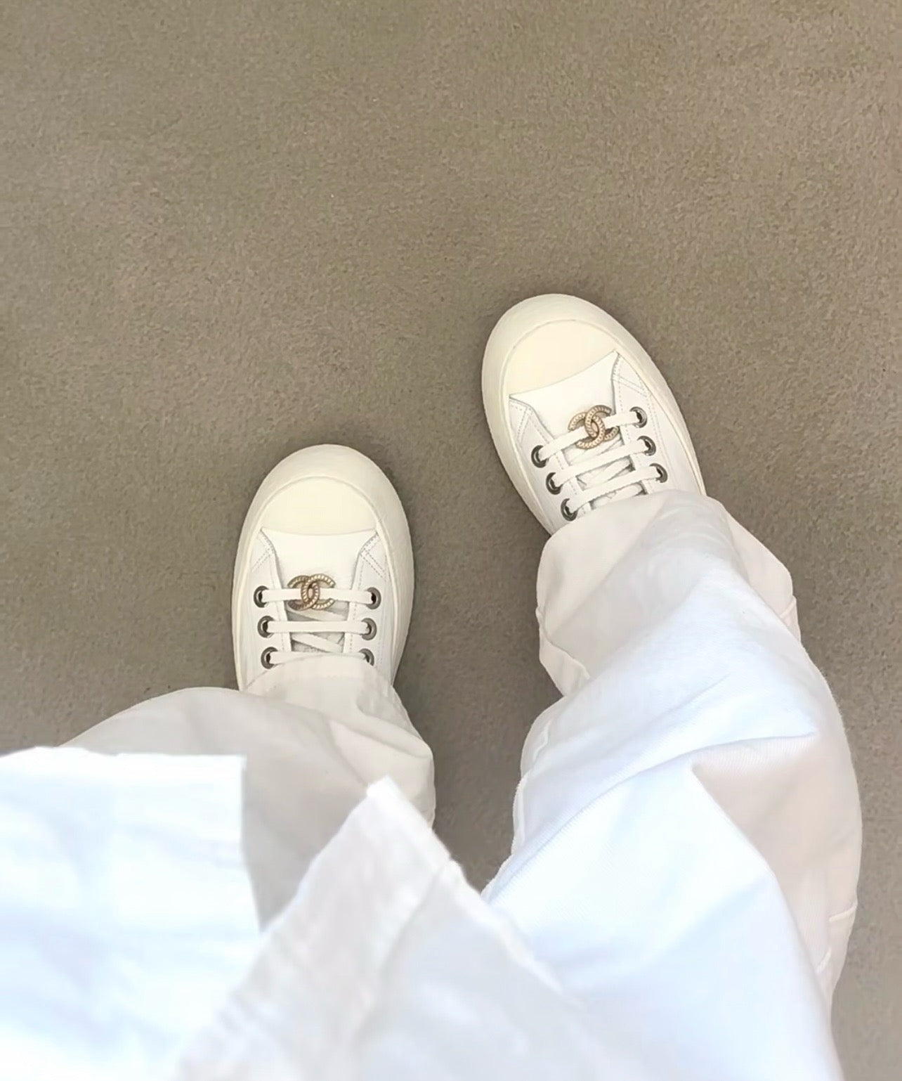 샤넬 CC 로고 스니커즈