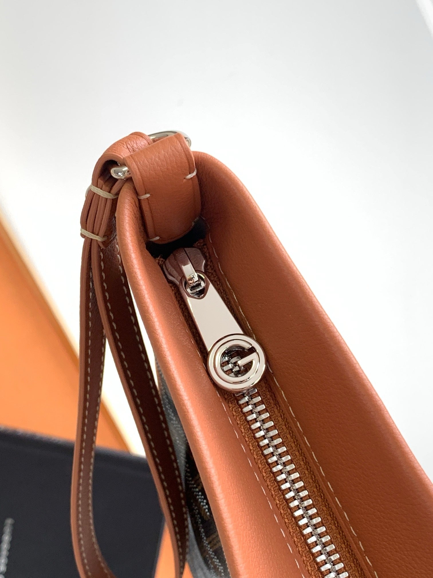 고야드 콘티 클러치