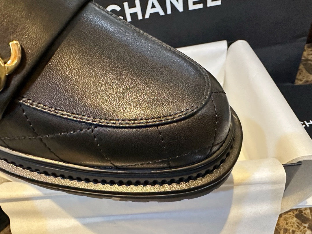 샤넬 CC 로고 퀄팅 모카신