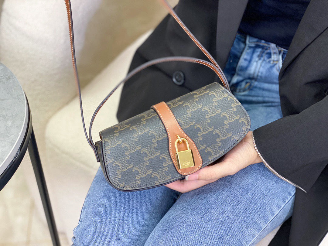 셀린느 타부 클러치 온 스트랩 캔버스