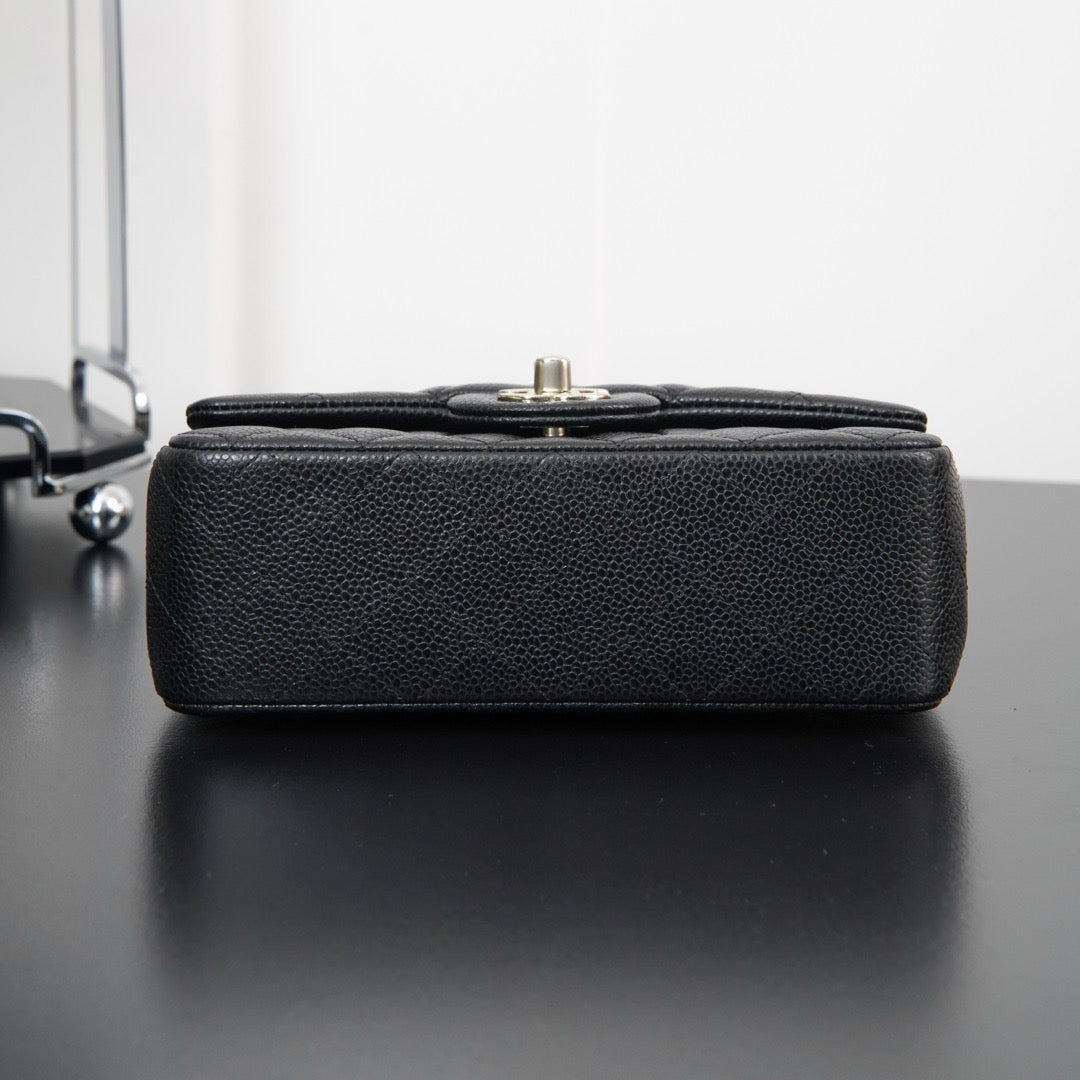 샤넬 클래식 플랩백 뉴미니