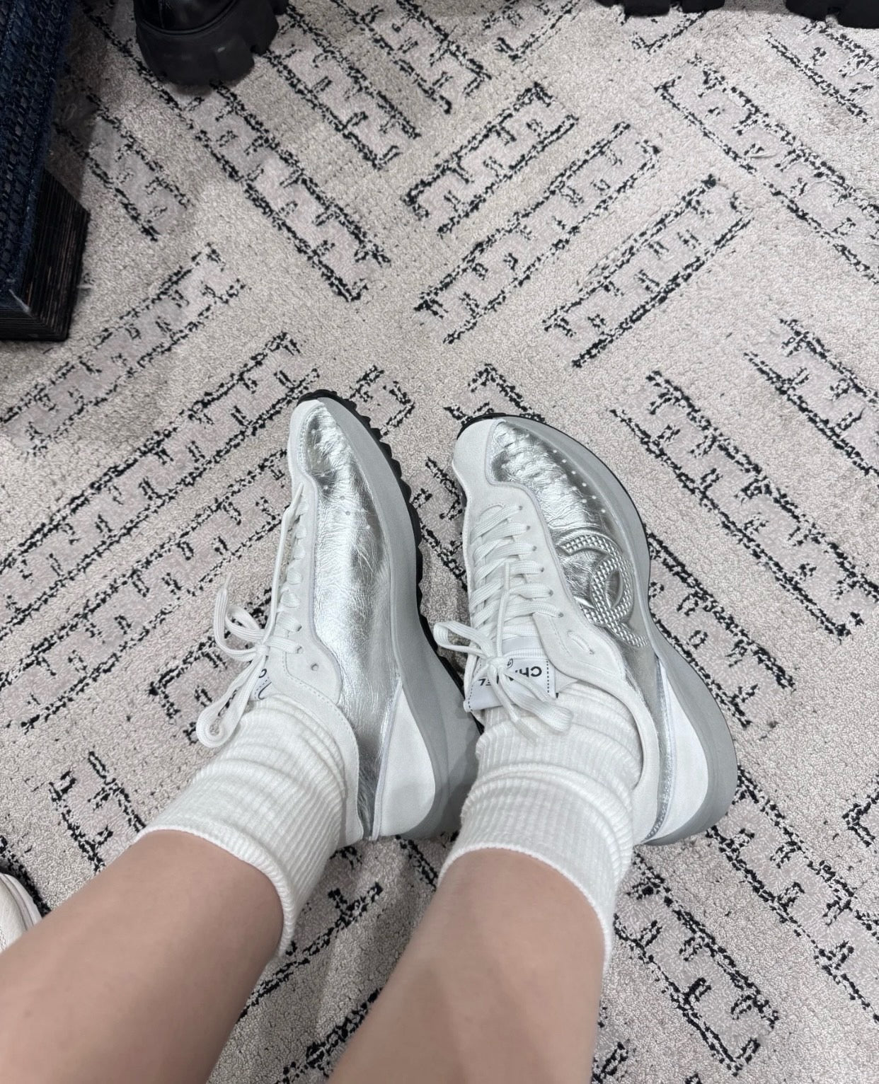 샤넬 25 크루즈 스니커즈