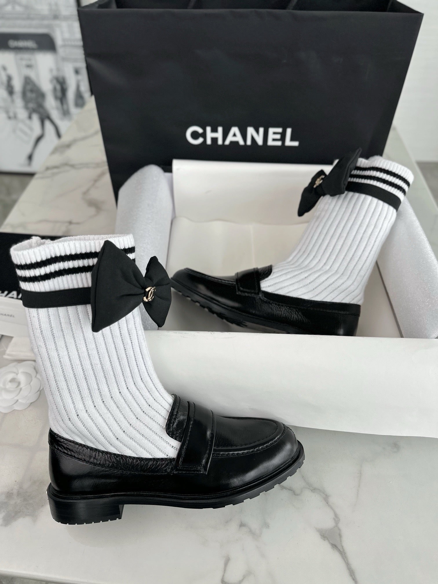 샤넬 리본 삭스 컴바인 모카신