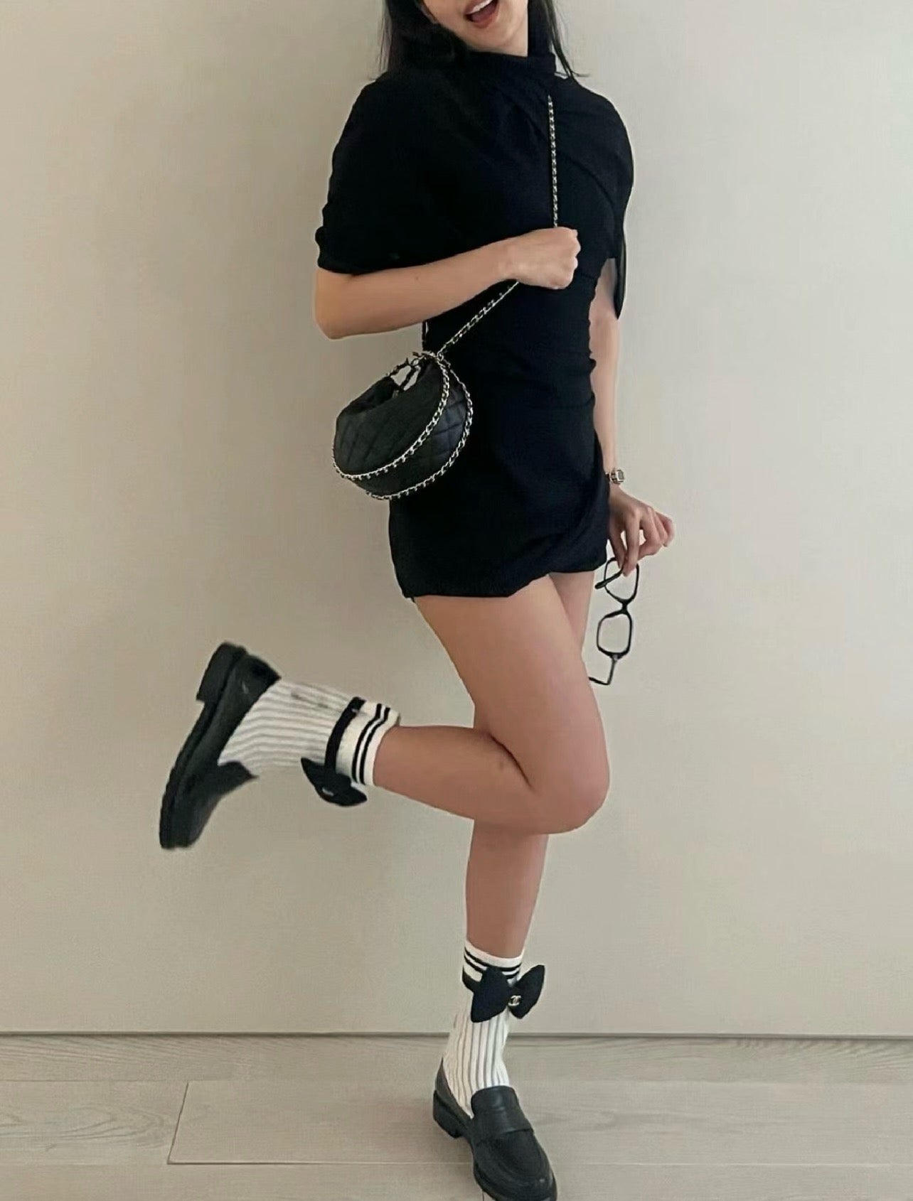 샤넬 리본 삭스 컴바인 모카신