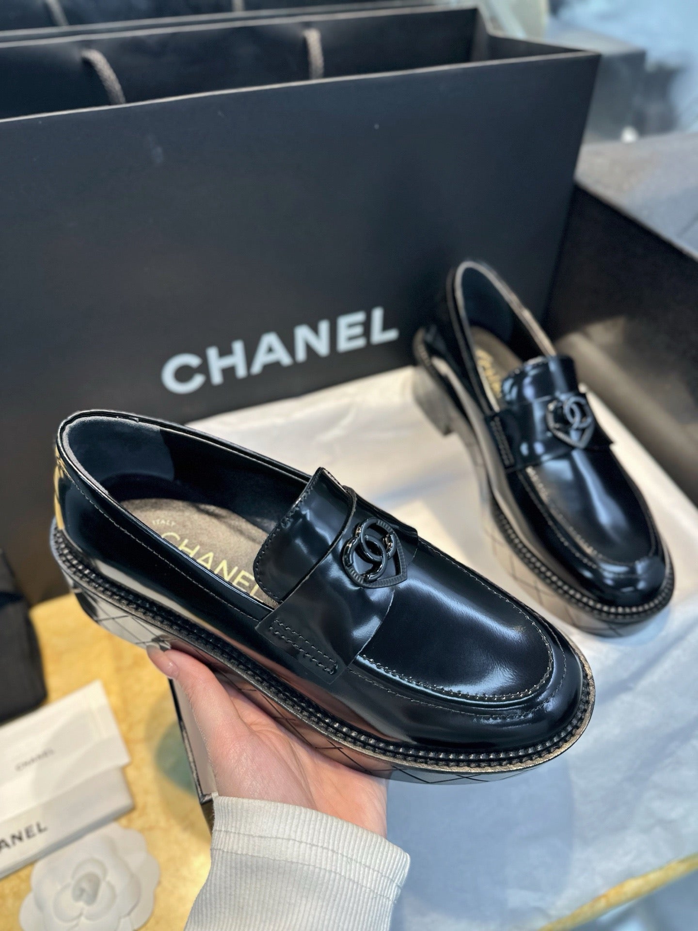 샤넬 CC 로고 샤이니 하트 로퍼