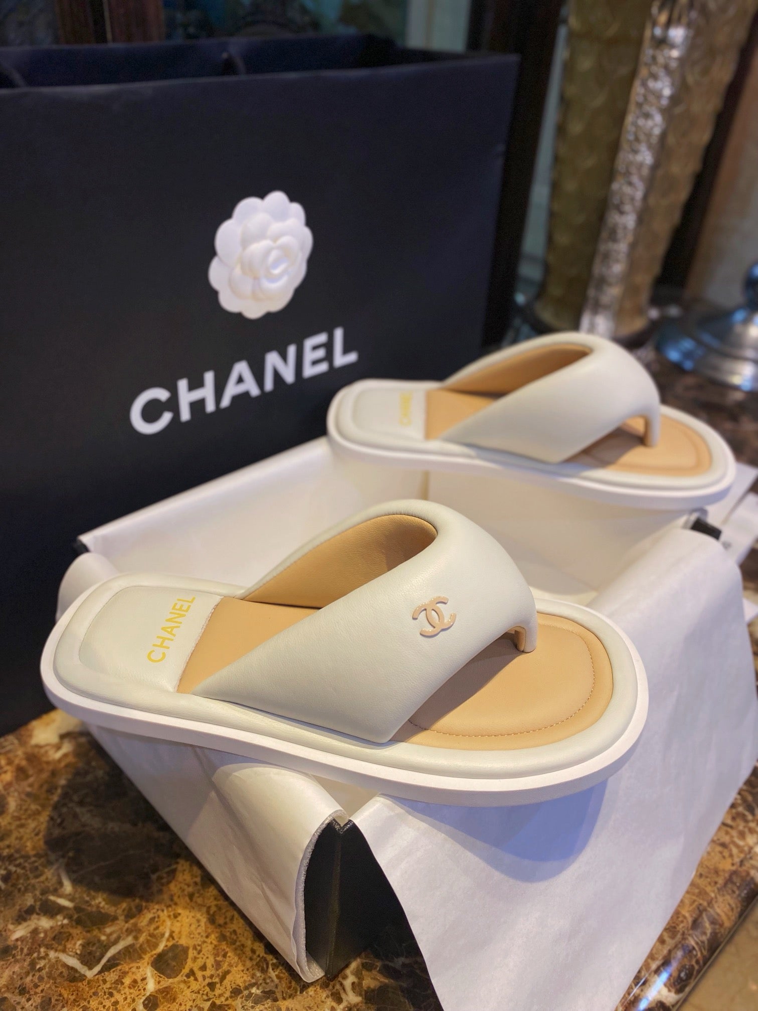 샤넬 CC 로고 램스킨 플립플랍