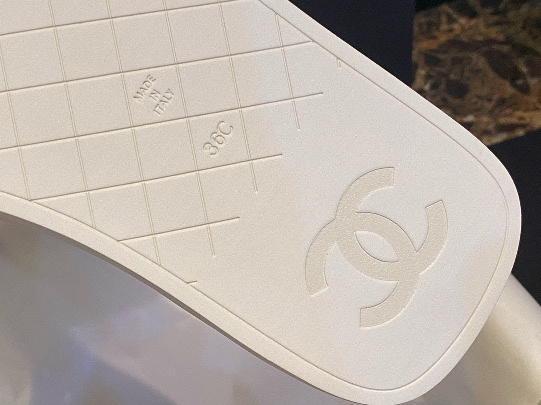 샤넬 CC 로고 램스킨 플립플랍