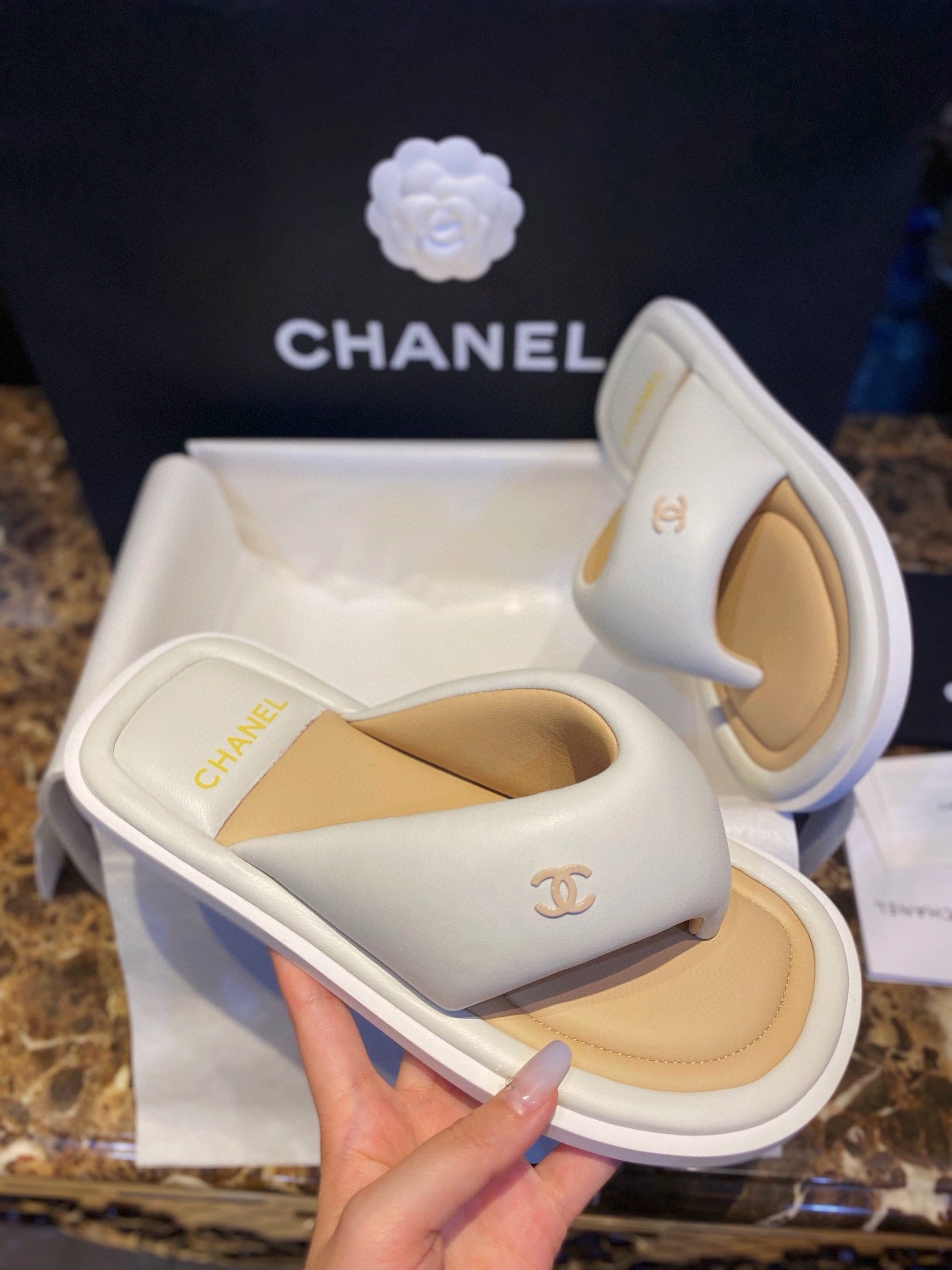 샤넬 CC 로고 램스킨 플립플랍