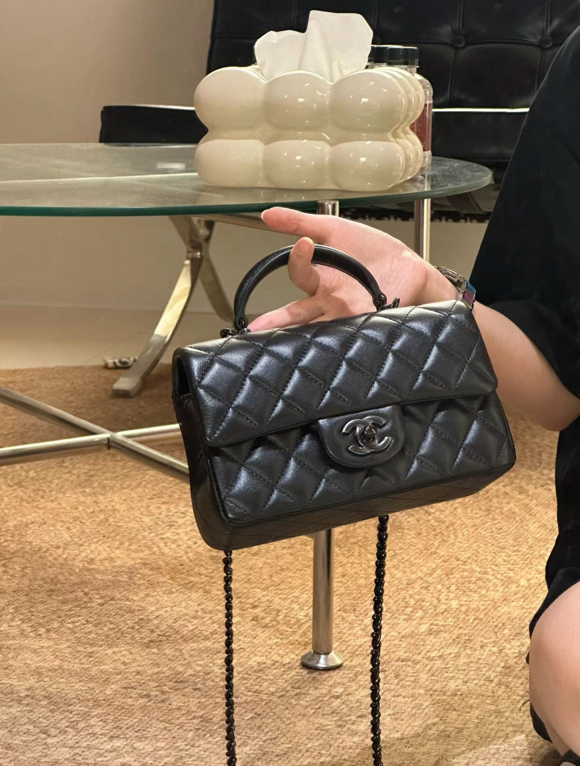 샤넬 클래식 탑핸들 뉴미니