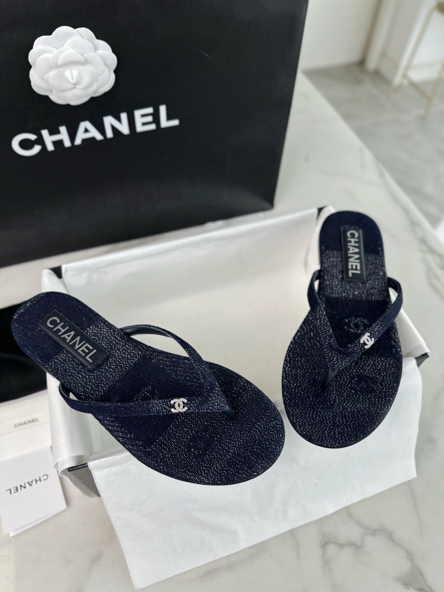 샤넬 CC 로고 데님 플립플랍