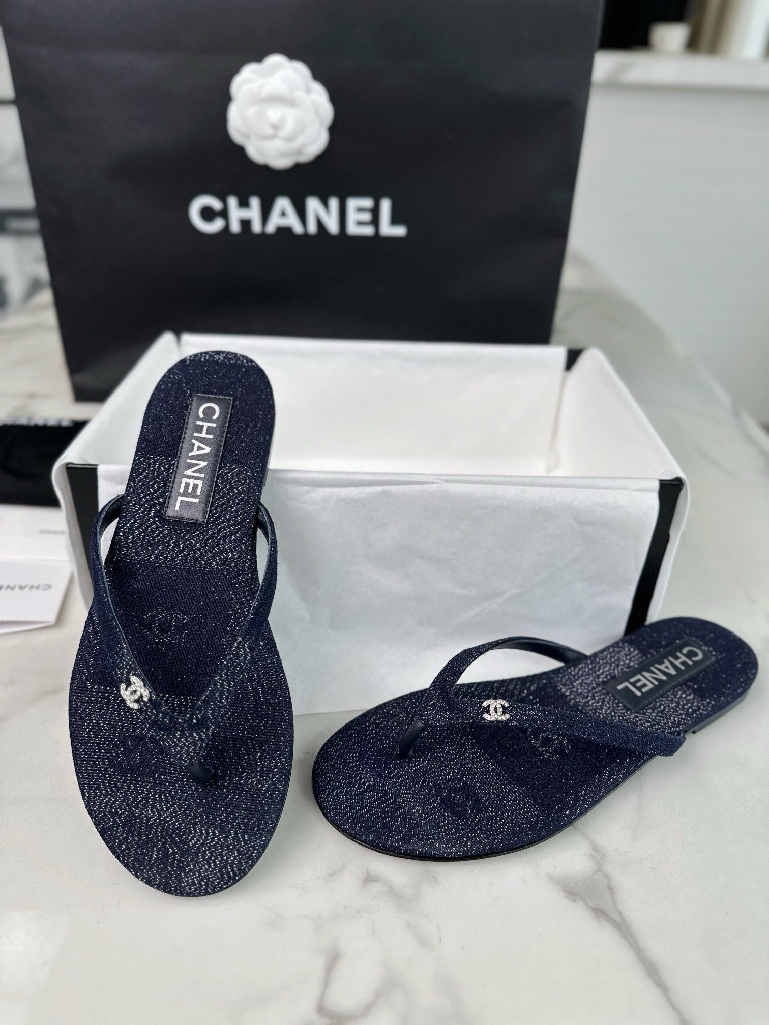 샤넬 CC 로고 데님 플립플랍