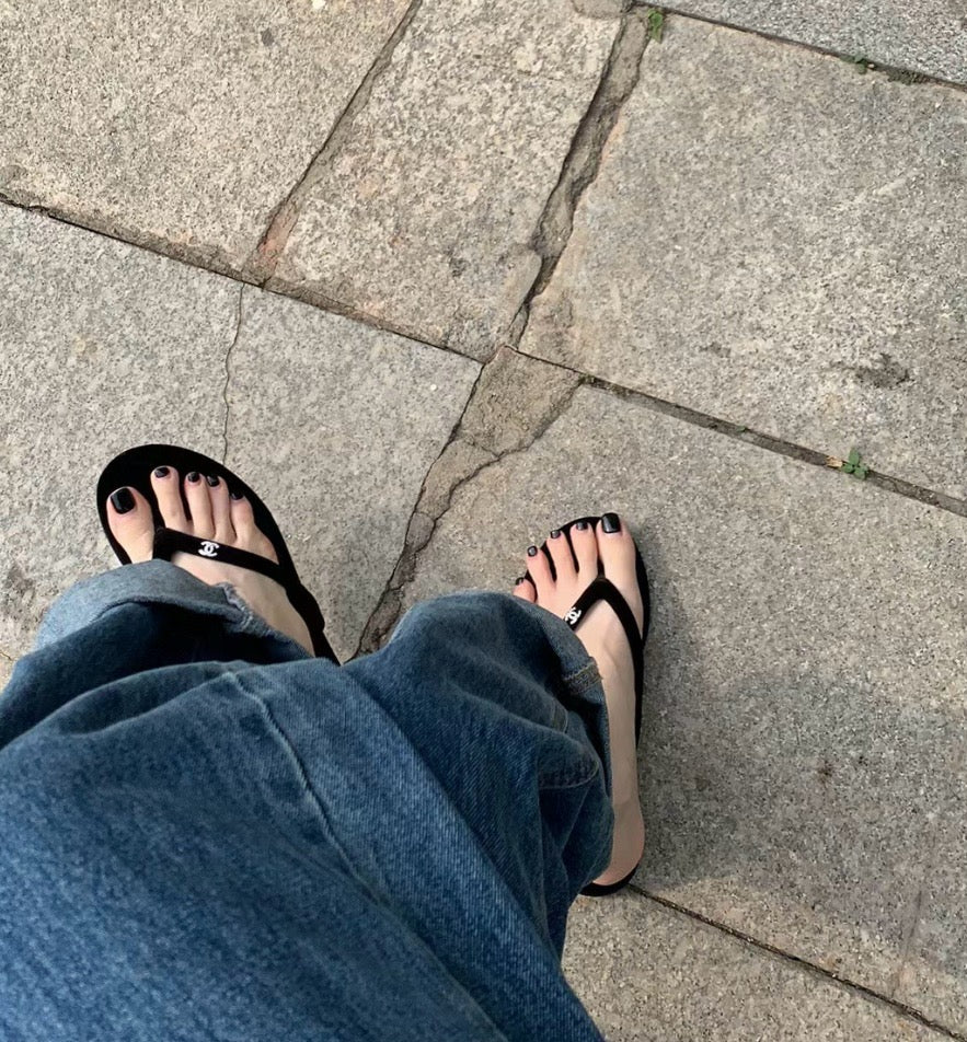 샤넬 CC 로고 벨벳 플립플랍