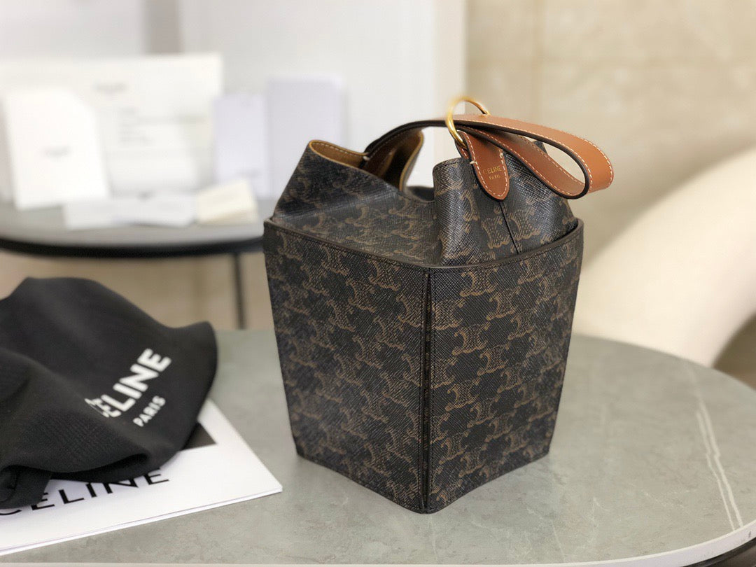 셀린느 트리옹프 스트랩 박스백