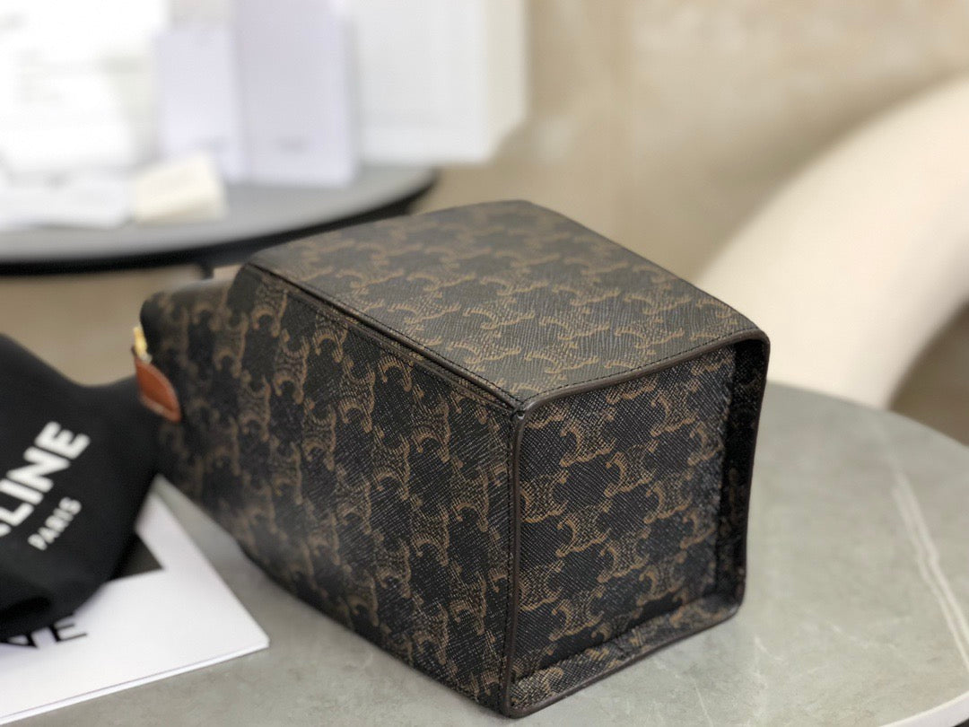 셀린느 트리옹프 스트랩 박스백