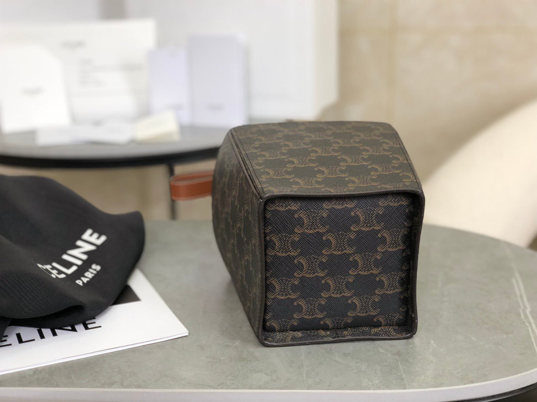 셀린느 트리옹프 스트랩 박스백