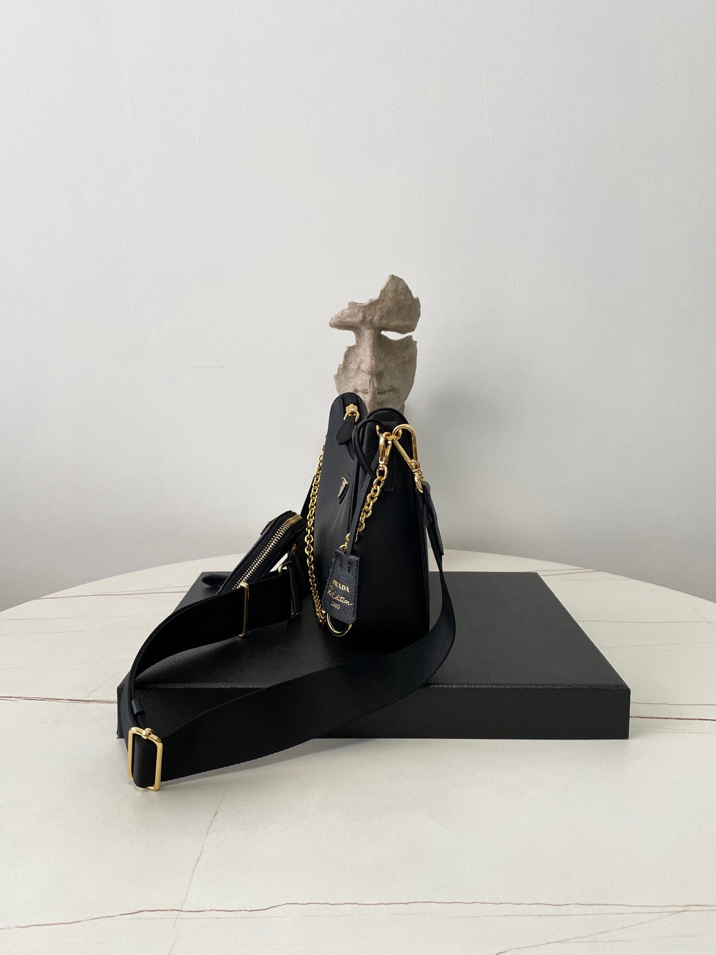 프라다 사피아노 테수토 호보백