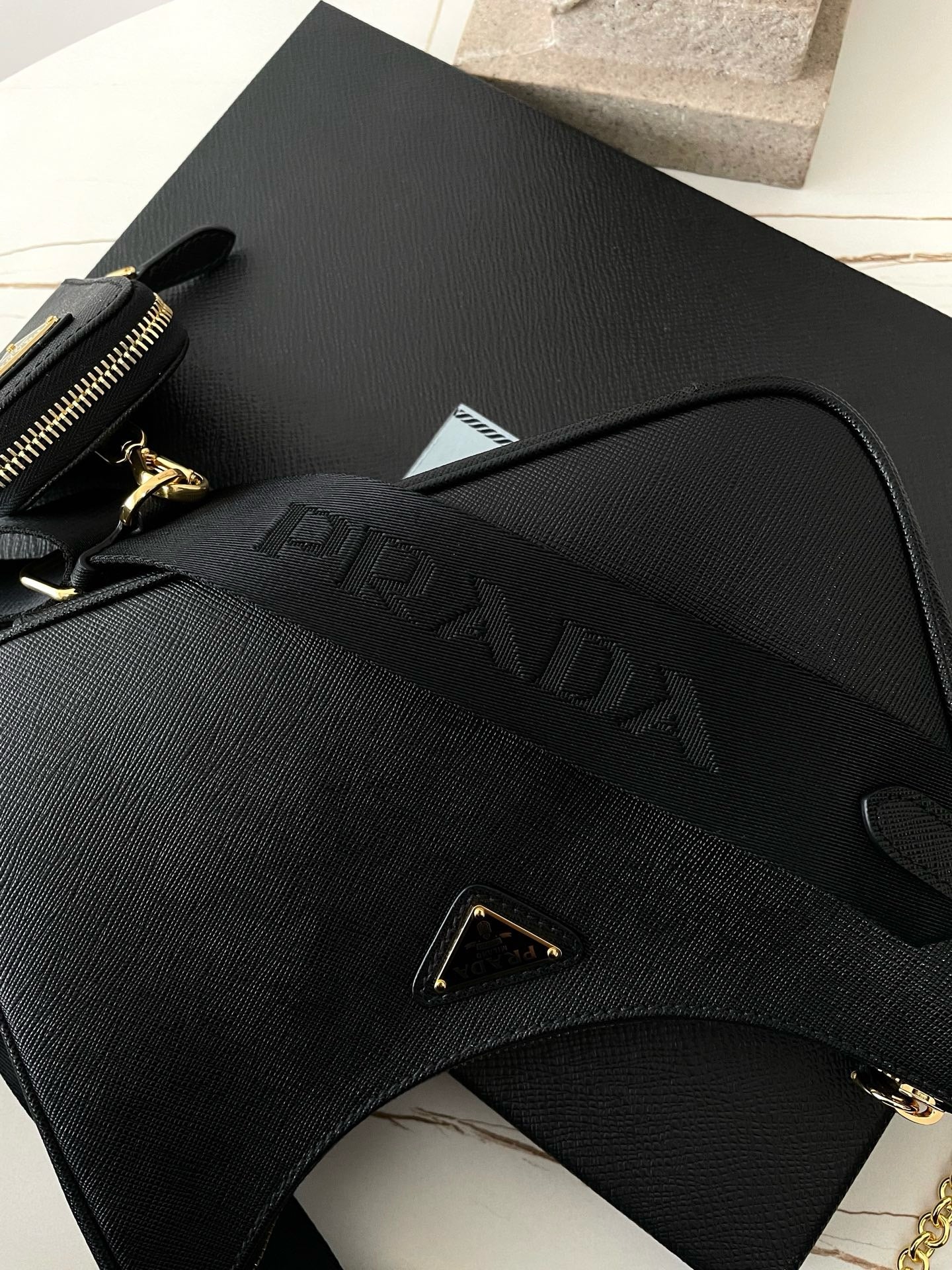 프라다 사피아노 테수토 호보백