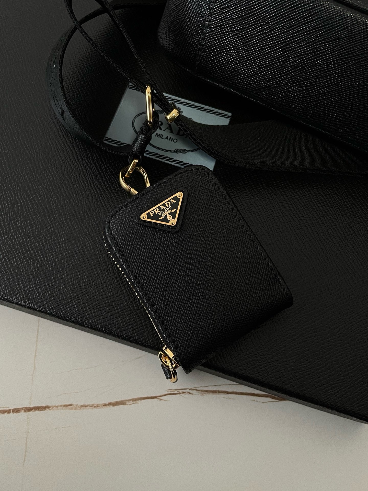 프라다 사피아노 테수토 호보백