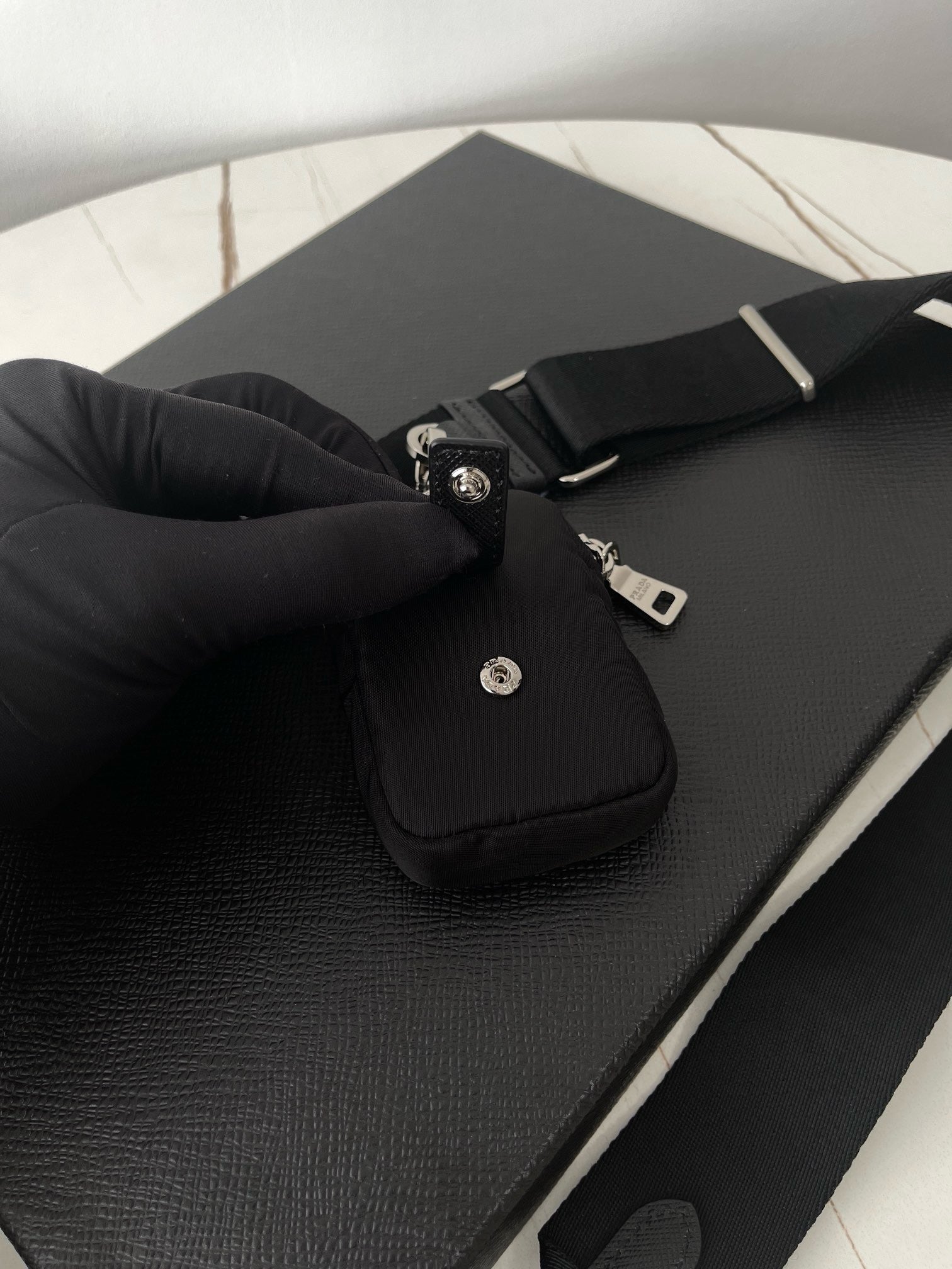 프라다 테수토 체인 호보백